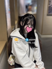 18歳 150cm Cカップ  可愛又青澀的嬌小身體，C杯粉嫩乳房柔軟又敏感。