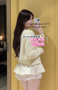 19歲/162cm/43kg/D杯 清純學生妹一枚，臉蛋甜美可愛，長髮及腰，笑起來超有鄰家女孩的感覺